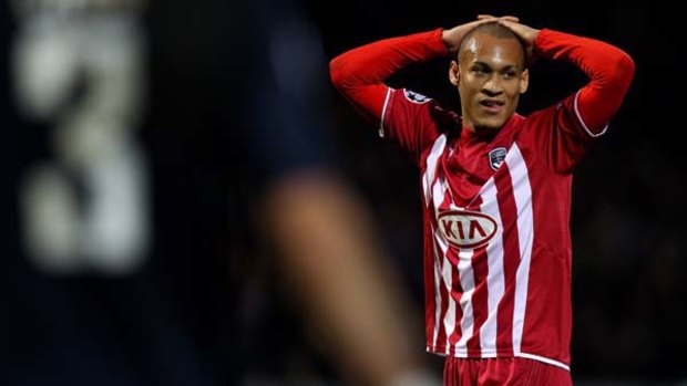 Allergic to grass ... Yoan Gouffran.