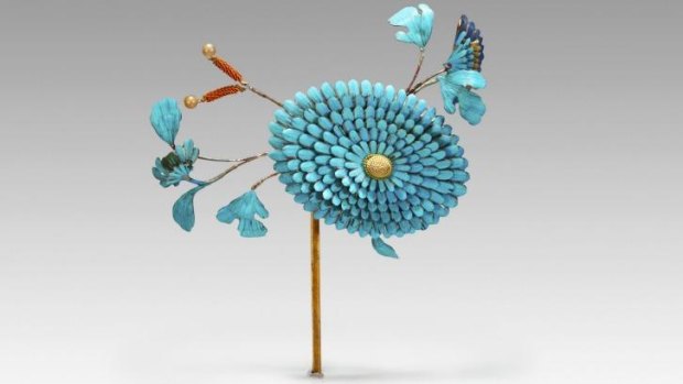 Head ornament, Qing dynasty, kingfisher feathers.