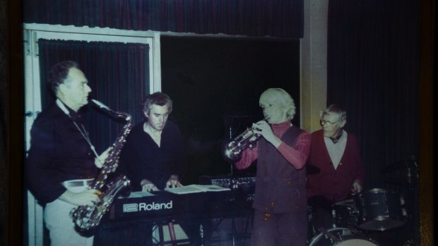 Valda Marshall with Keith White on sax, John Wray (her husband) on piano and Dennis Coppleman on drums, at the Hero of Waterloo in 1977.