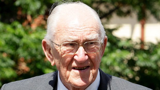 Malcolm Fraser laments the state of Australian politics and the systemic apathy of voters.