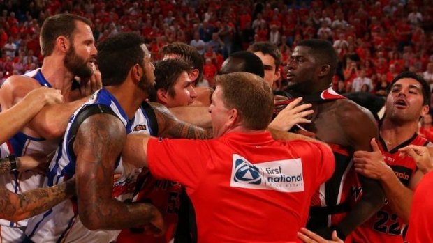 Wildcats and 36ers show their mutual affection, round 18.