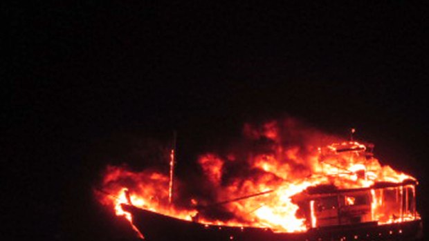 The four-person crew of a Pakistani fishing boat died after setting their craft alight following a high-speed chase with the Indian navy, officials said.