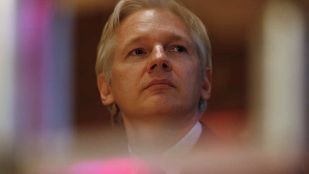 Julian Assange urged  Kevin Rudd to denounce  the bugging of the Ecuadorean embassy.