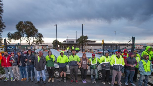 Workers picket the entrance to a Woolworths liquor distribution centre at Laverton. 