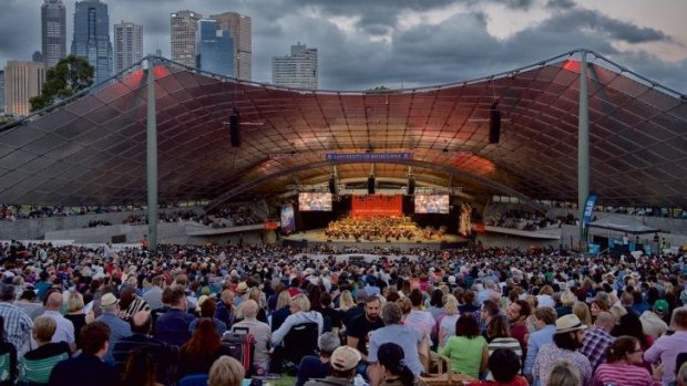 Melbourne Symphony Orchestra set the mood for love at the first Sidney Myer free concert.