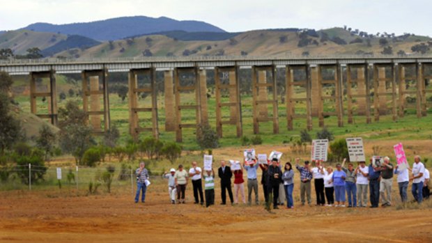 Opponents of the north-south pipe gather yesterday at a parched Lake Eildon at Bonnie Doon.