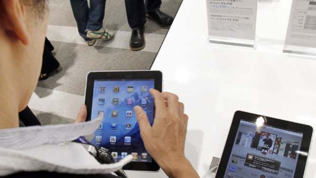 Gadget stores like Apple should provide hand sanitiser to customers, a health expert says.