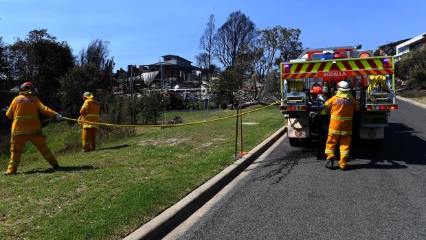 The Rural Fire Service was on scene within 15 minutes of the first triple zero calls, but declined offers for help from NSW Fire and Rescue until the fire was bearing down on Tathra's streets.