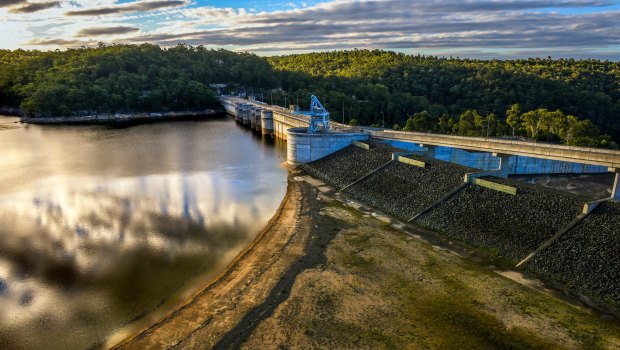 Another 14 metres of the wall would increase the flood security for the Hawkesbury-Nepean river downstream.