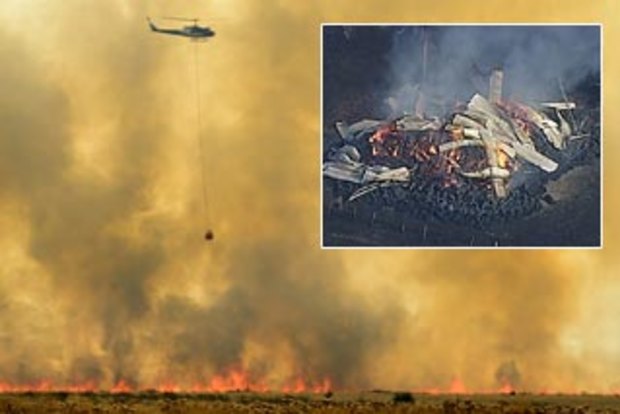Residents flee as fire bites Melbourne's northern edge