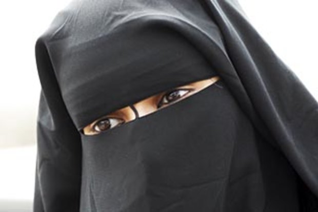 Women Shy About Lifting The Niqab