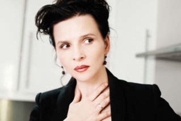 Juliette Binoche in Louis Malle's Damage 1992  Hair inspiration short,  Juliette binoche, Hair inspiration