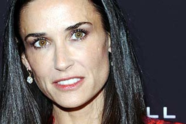 Demi Moore 'smoked something' before convulsions: 911 tape