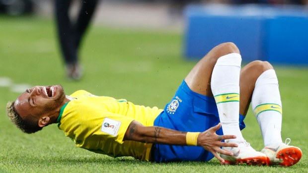 Neymar diving critics draw rebuke from countryman Ronaldo