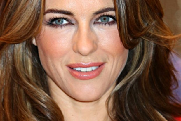 Elizabeth hurley eye 2025 color