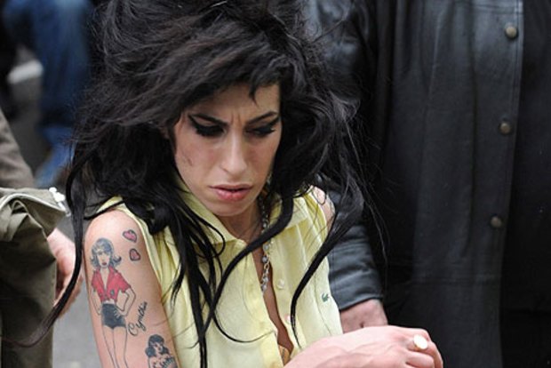 She Seemed Out Of It Amy Winehouses Mother Mourns A Wonderful 