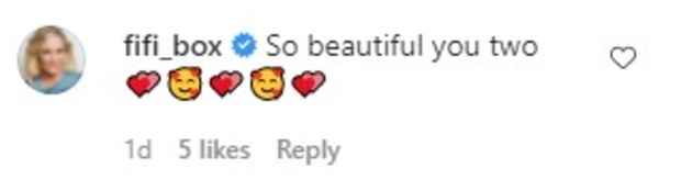 Celebrities comment on lookalike photo of Jackie O and daughter Kitty.