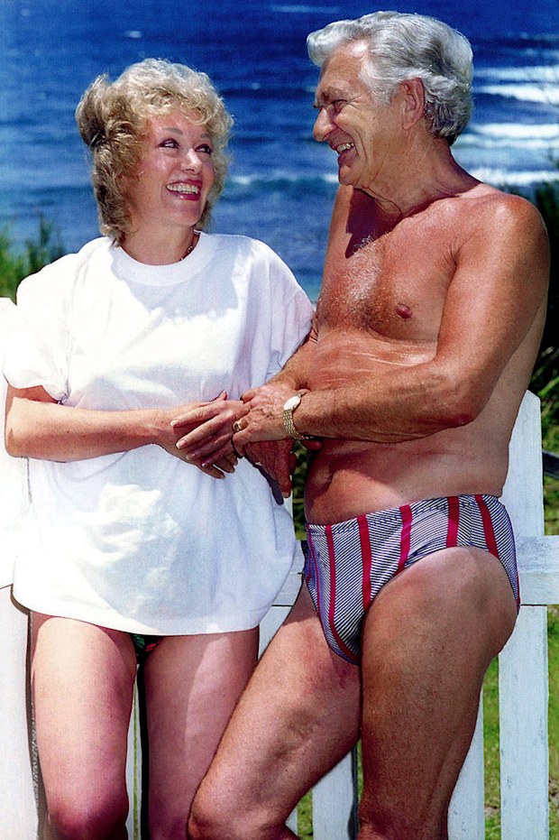 The memorable photo of couple Blanche d’Alpuget and Bob Hawke taken by Illawarra Mercury photographer Orlando Chiodo on the South Coast on New Year’s Eve in 1994.