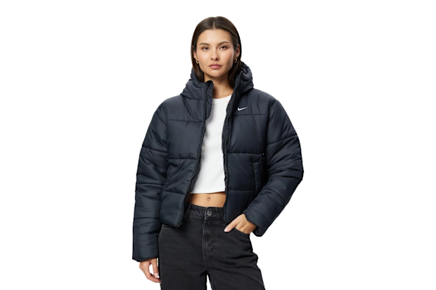 Nike Sportswear Classic Puffer Therma-FIT Loose Hooded Jacket.