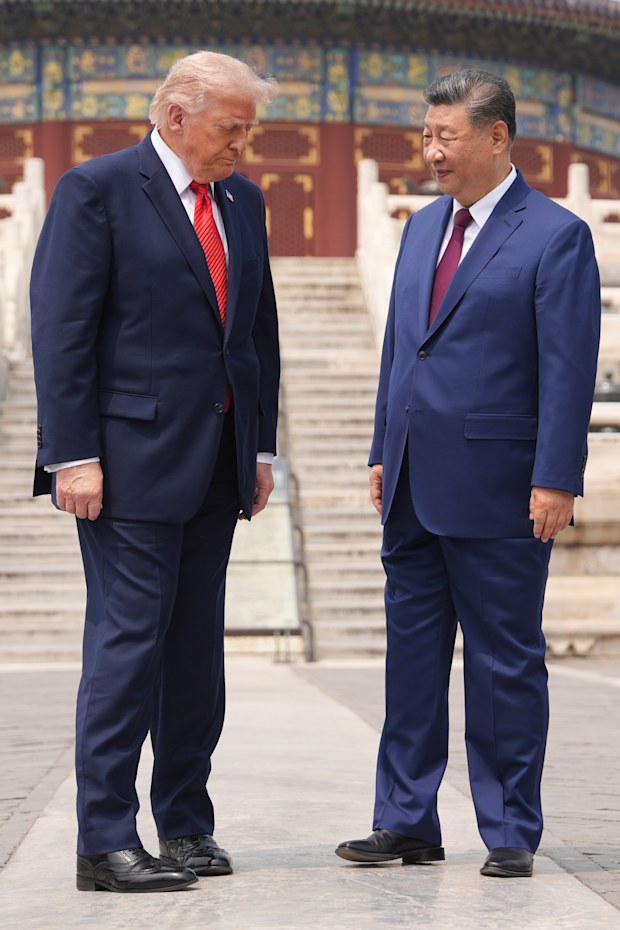 ABD Başkanı Donald Trump, solda, Çin Başkanı Xi Jinping ile birlikte.