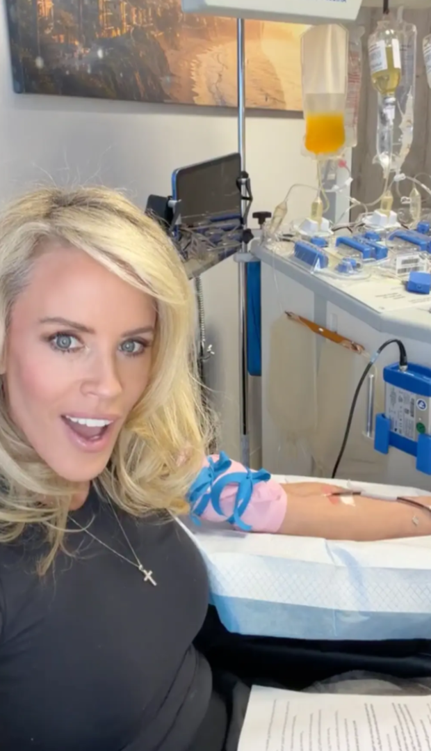 Jenny McCarthy living in tent after suffering mould poisoning