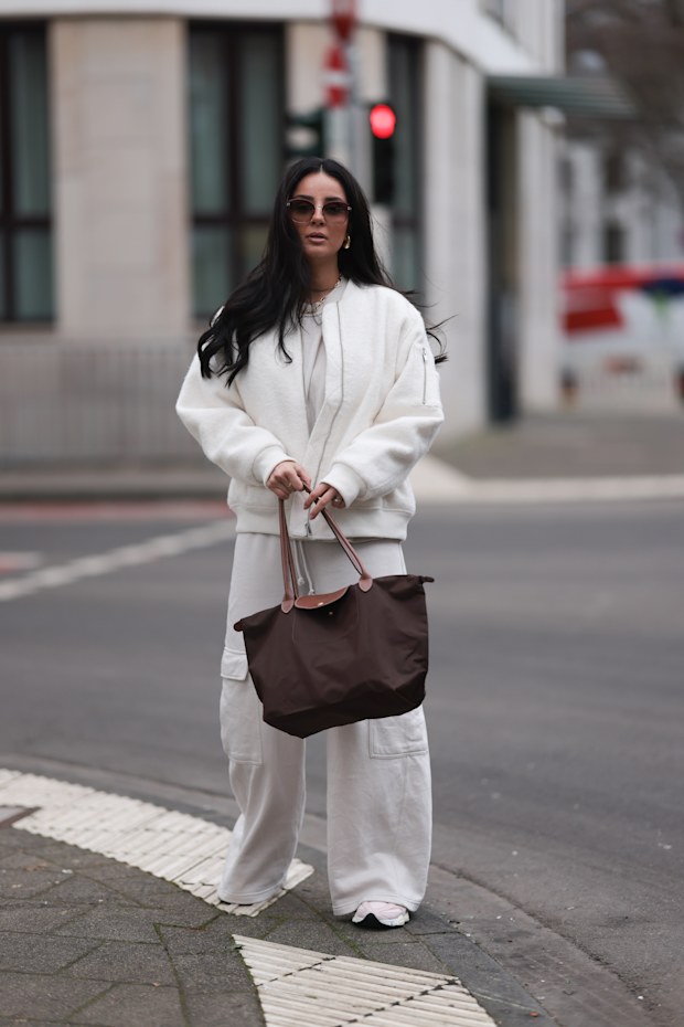 Influencer Tara Tut holding her Longchamp tote.