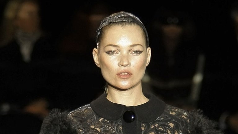 Kate Moss smokes on the catwalk and steals the show at Louis Vuitton, Kate  Moss
