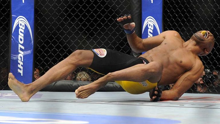 Anderson Silva Breaks Leg In Horrific Ufc 168 Injury Against Chris Weidman