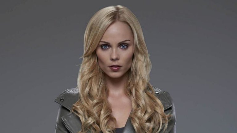 Q A Why Laura Vandervoort Is Loving Being Bitten