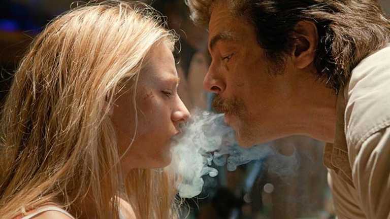 Sex Drugs And Benicio Del Toro Stone S Take On Potboiler Trips Into Absurd