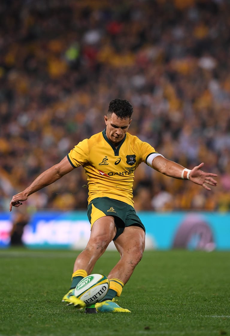 Matt Toomua kicks a penalty.