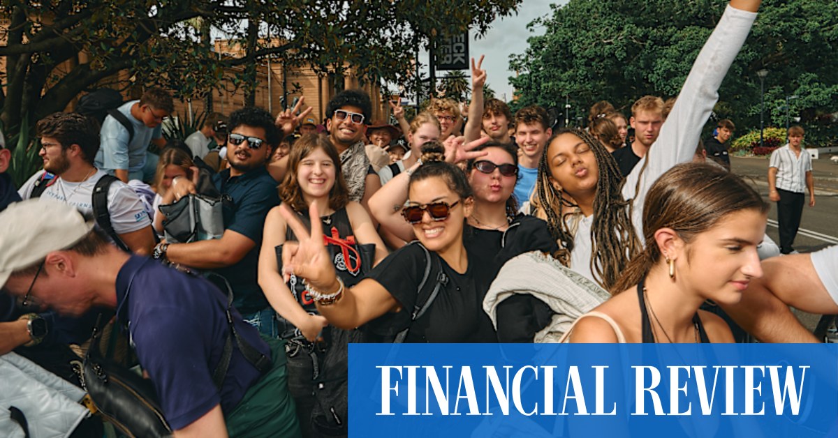 More than 1 million people gathered to watch Sydney’s fireworks with a tribute to people who lost their lives in the Bondi Beach terrorist attack.