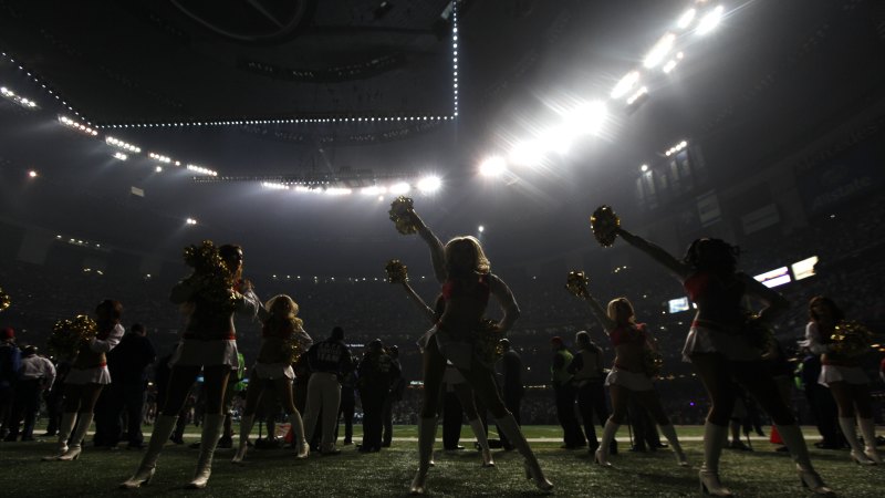 No Sweatpants in Public: Inside the Rule Books for N.F.L. Cheerleaders -  The New York Times