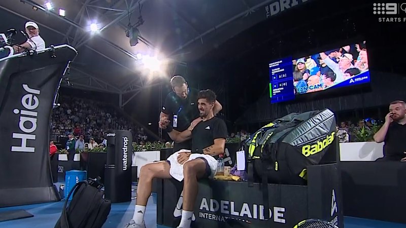 Kyrgios entertains Melbourne crowd in spectacular win