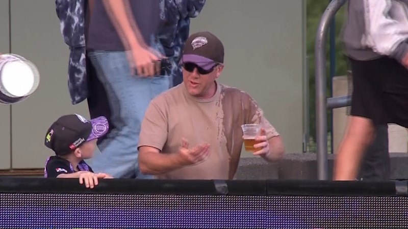 Marsh six leads to split beer