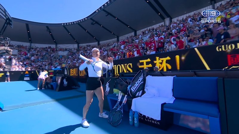 Putintseva twerks in front of booing Turkish fans