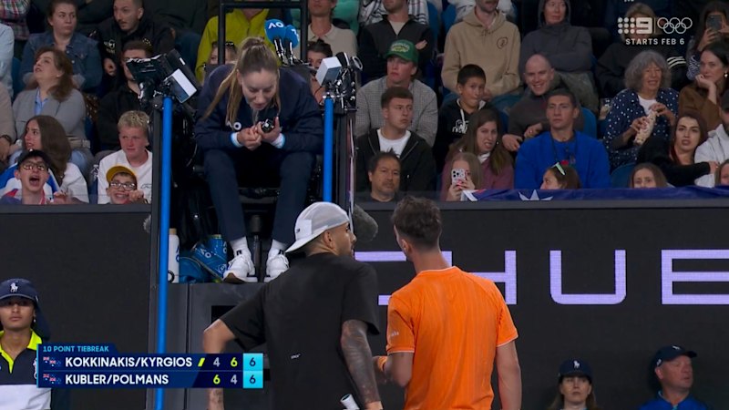 Confusion after umpire's let blunder