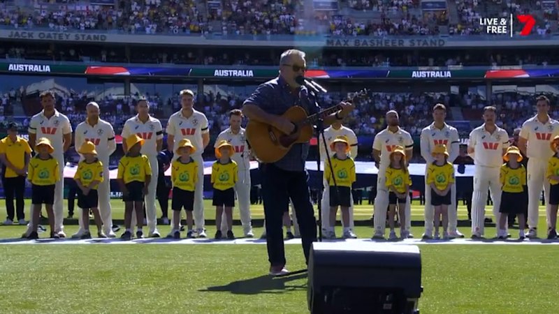 John Williamson performs ‘True Blue’ at the Ashes