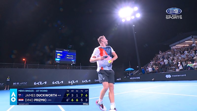 Video: Duckworth completes stunning comeback