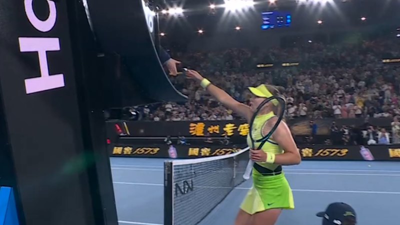 Boos ring out over non-handshake