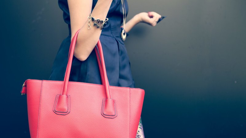 The 8 rules of buying a vegan leather handbag