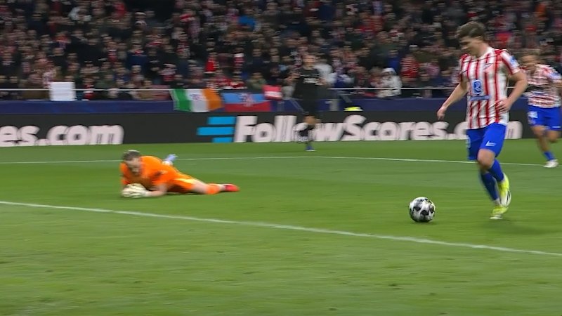 Spurs keeper subbed after horror show