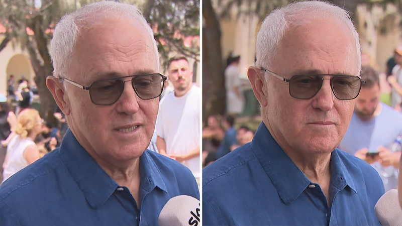 Malcom Turnbull attends Bondi memorial site