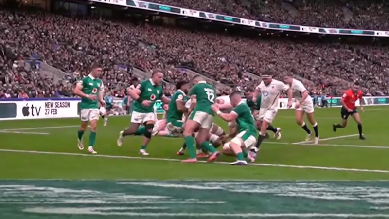 Ireland tears down Twickenham's walls