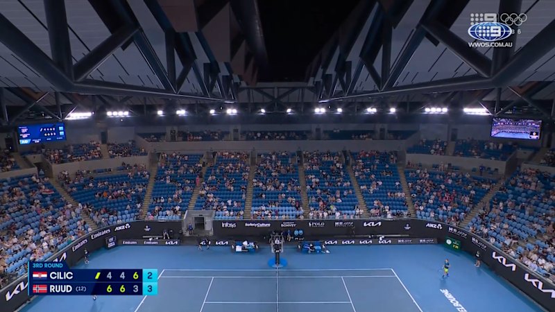 Roof closes at Margaret Court Arena due to smoke