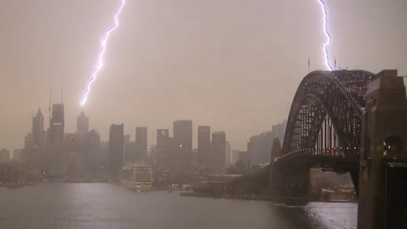 Video: Double bolt of lightning across Sydney Harbour