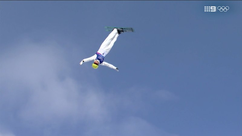 Scott in medal contention after qualifying