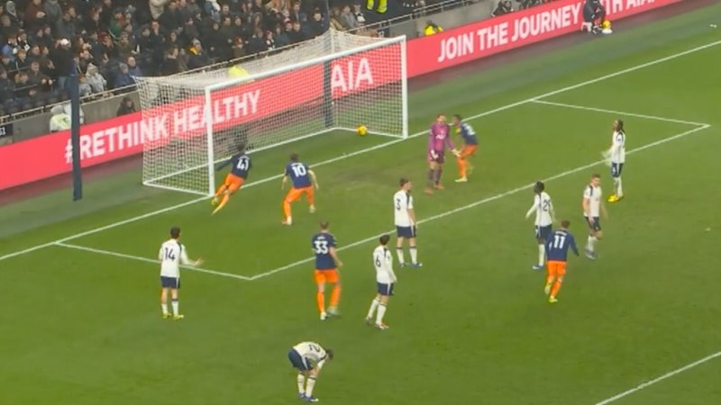 Ramsey punishes Spurs with tidy finish