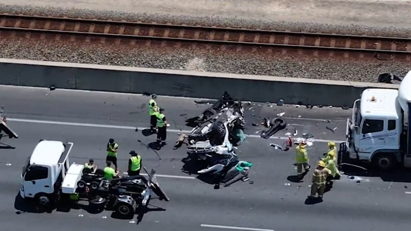 Crash on Perth freeway causes long delays