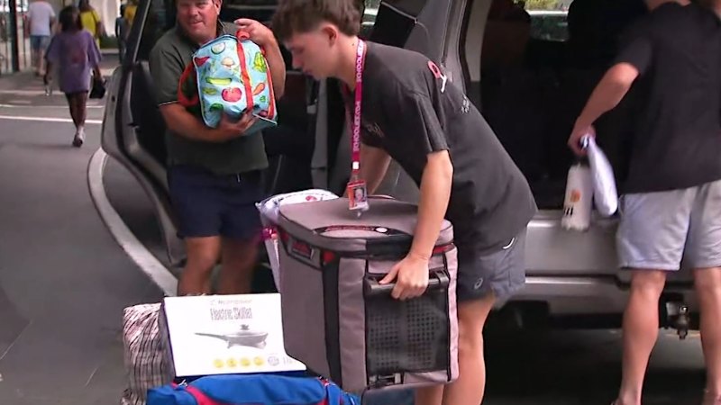 Thousands arrive on the Gold Coast for Schoolies